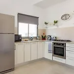 Close To The Beach With Parking