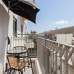 Close To The Beach With Parking